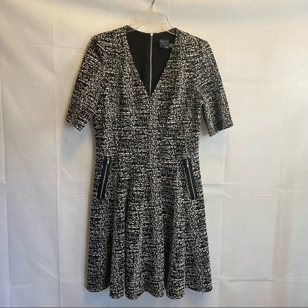 Gabby Skye - V-neck Dress Black and White Size 14